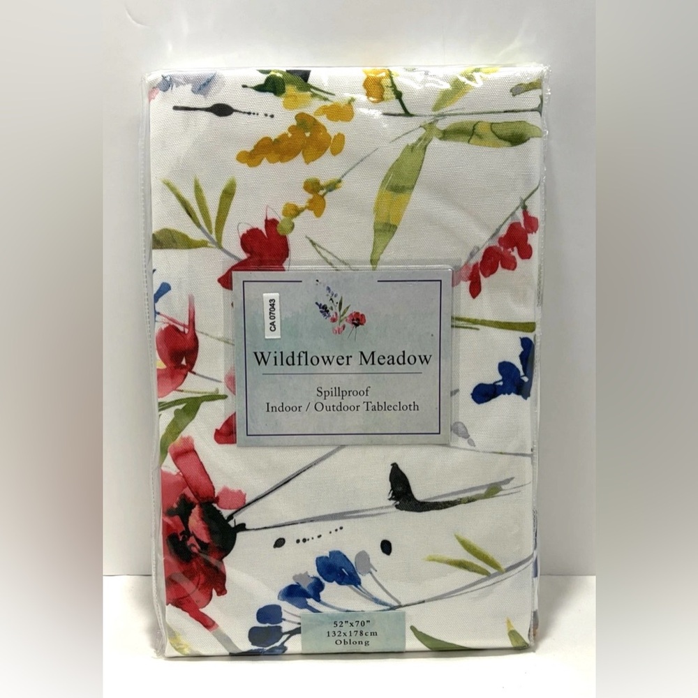 Spring Floral Indoor/Outdoor Tablecloth White Floral Oblong 52x70 NEW